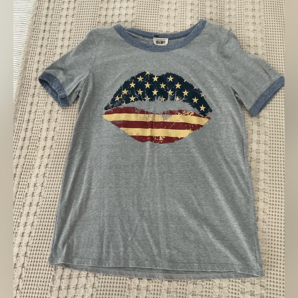 BiBi Gray Short Sleeve Tee with American Flag Lips